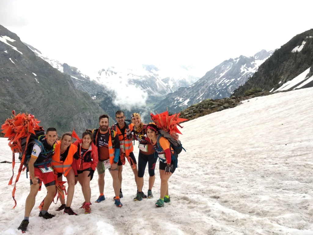 Voluntarios en la Gran Maratón Montañas de Benasque en el Pirineo aragonés